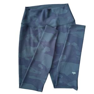ALO Yoga HIGH-WAIST CAMO  Leggings Camouflage Size M EUC